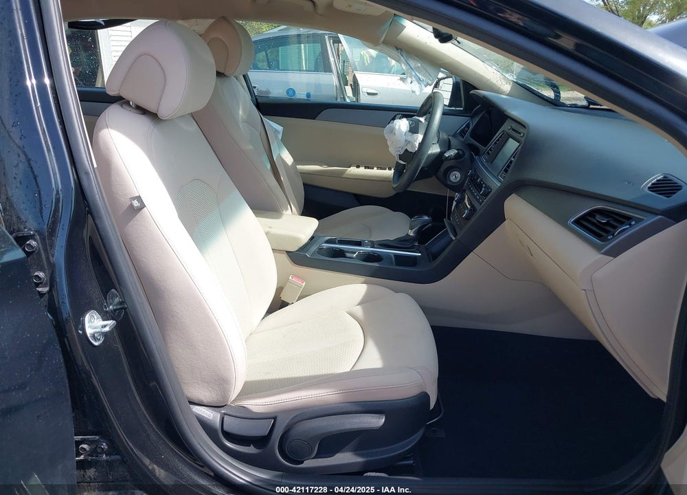 2017 HYUNDAI SONATA VIN: 5NPE24AF2HH572583