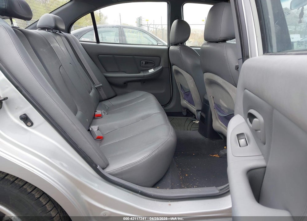 2004 HYUNDAI ELANTRA GLS/GT VIN: KMHDN46D44U771365