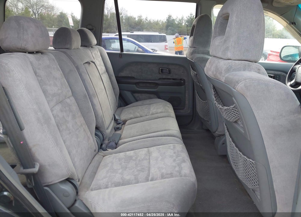 2004 HONDA PILOT EX VIN: 5FNYF18464B009145