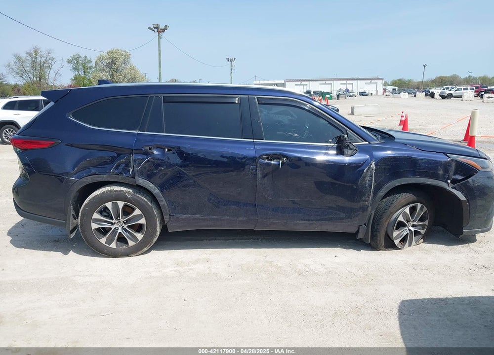 2021 TOYOTA HIGHLANDER XLE VIN: 5TDGZRBH4MS543611