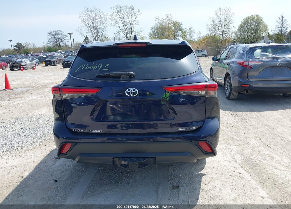 2021 TOYOTA HIGHLANDER XLE VIN: 5TDGZRBH4MS543611
