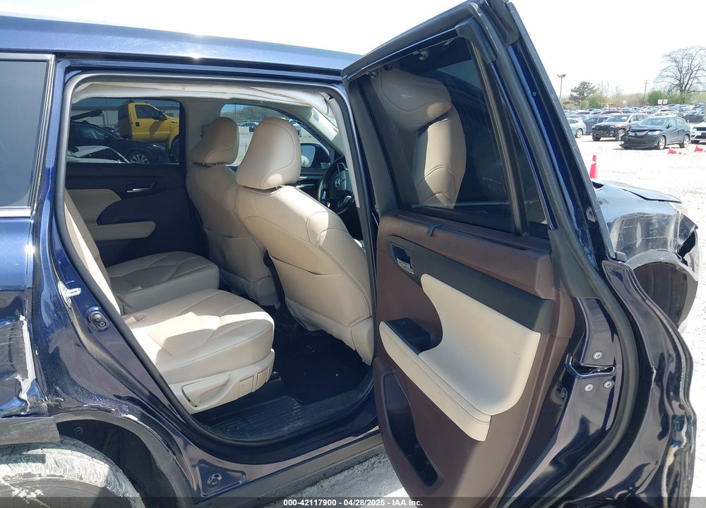 2021 TOYOTA HIGHLANDER XLE VIN: 5TDGZRBH4MS543611