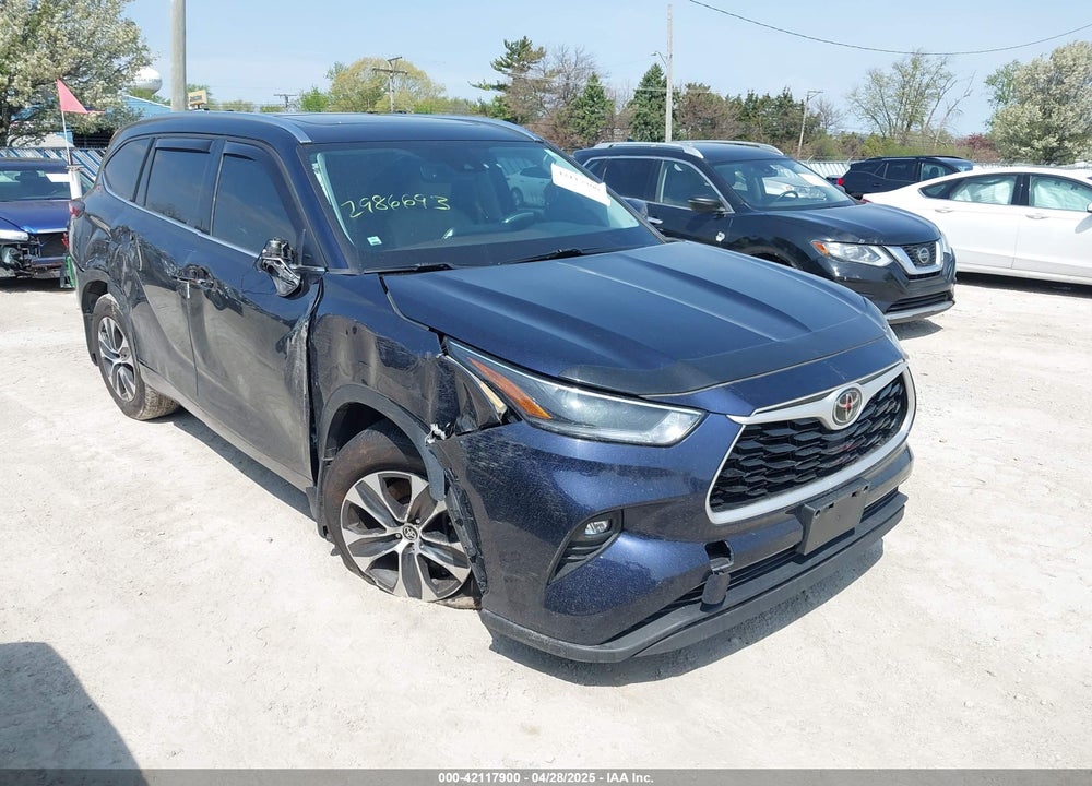 2021 TOYOTA HIGHLANDER XLE VIN: 5TDGZRBH4MS543611