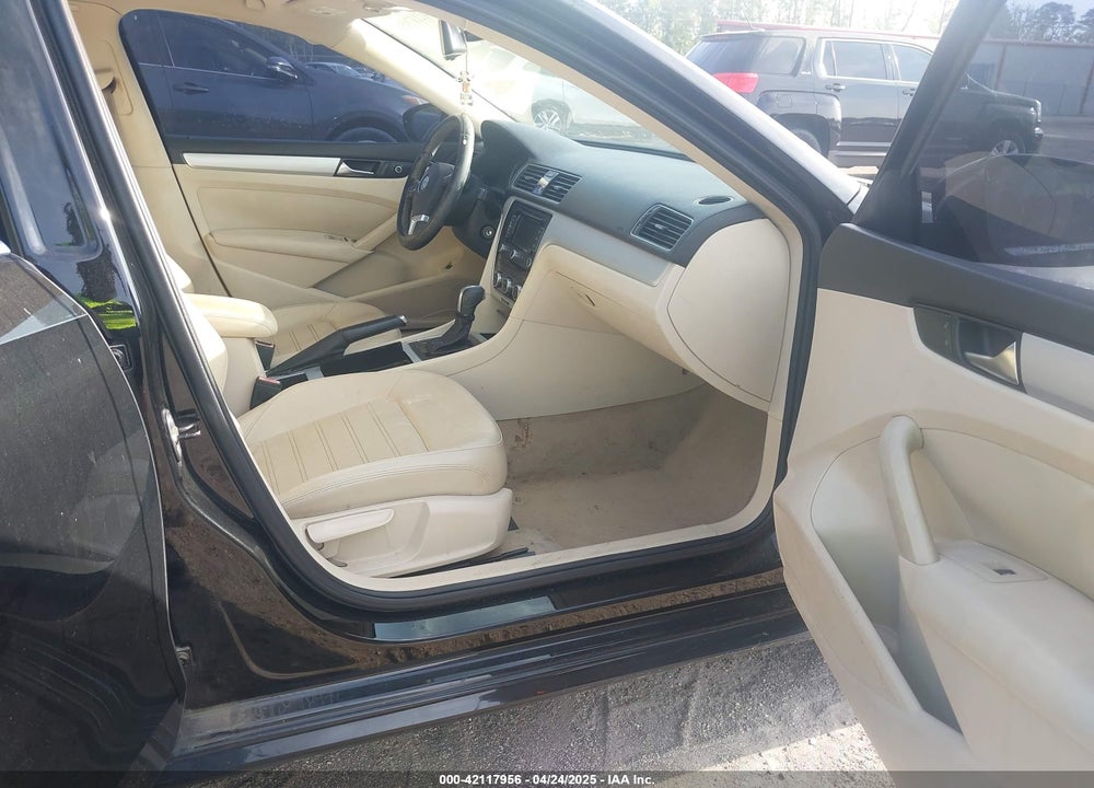 2012 VOLKSWAGEN PASSAT VIN: 1VWBM7A31CC017629