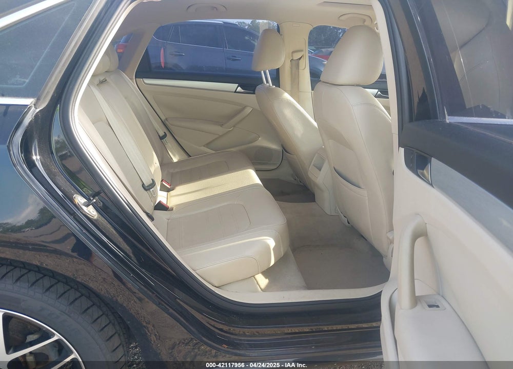 2012 VOLKSWAGEN PASSAT VIN: 1VWBM7A31CC017629