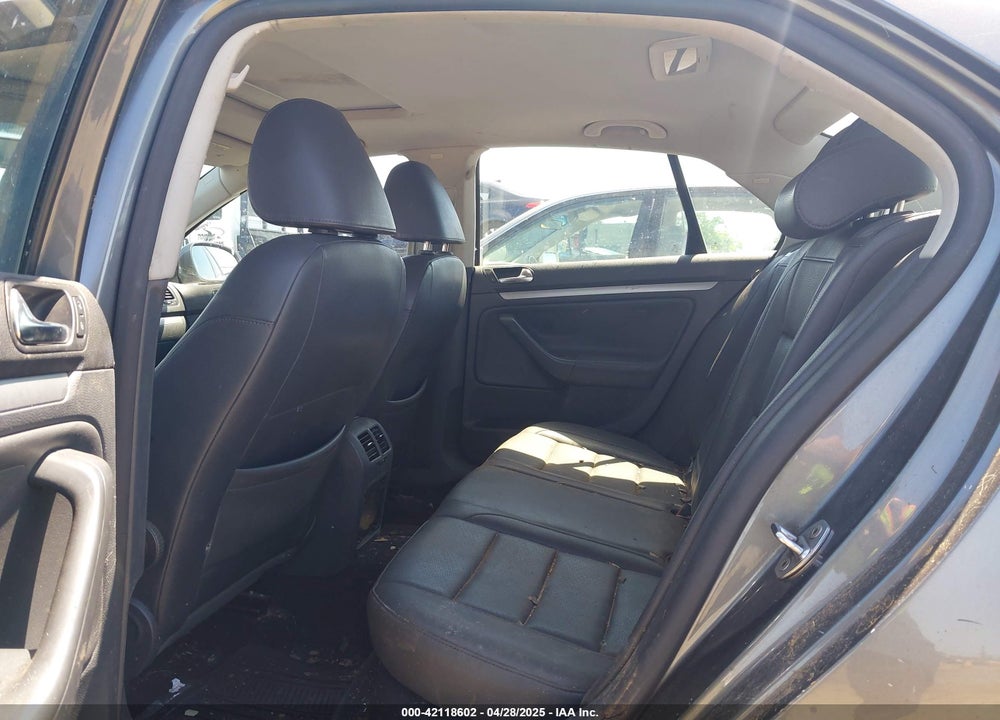 2009 VOLKSWAGEN JETTA VIN: 3VWRL71K89M135838