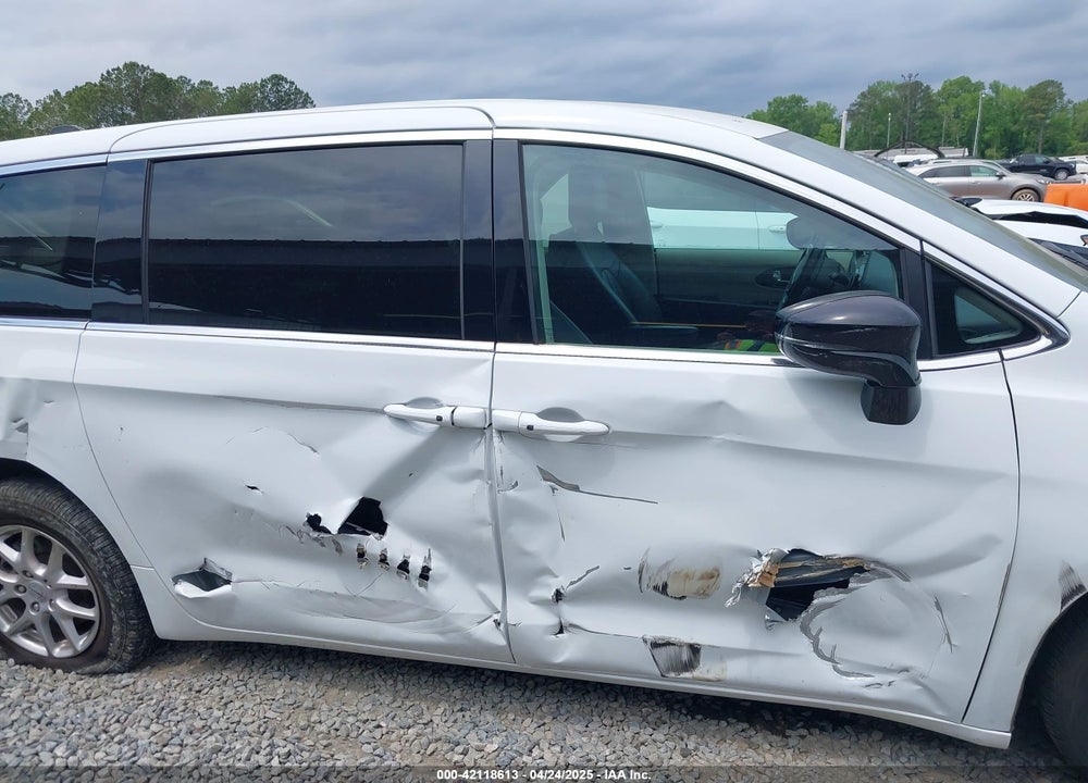 2024 CHRYSLER PACIFICA TOURING L VIN: 2C4RC1BG6RR116594