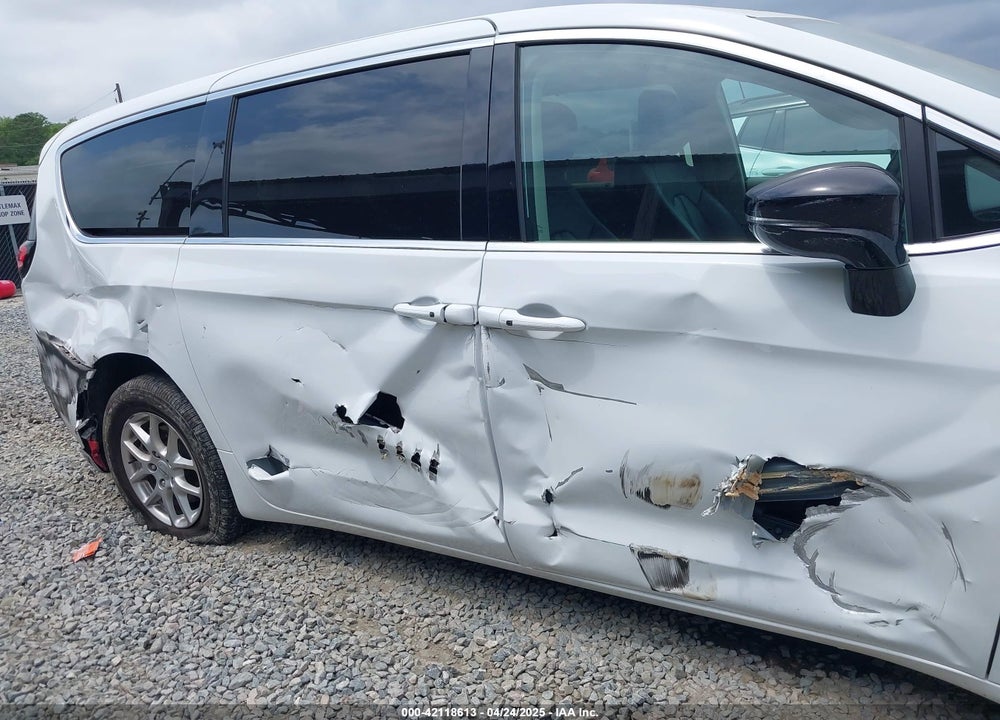 2024 CHRYSLER PACIFICA TOURING L VIN: 2C4RC1BG6RR116594