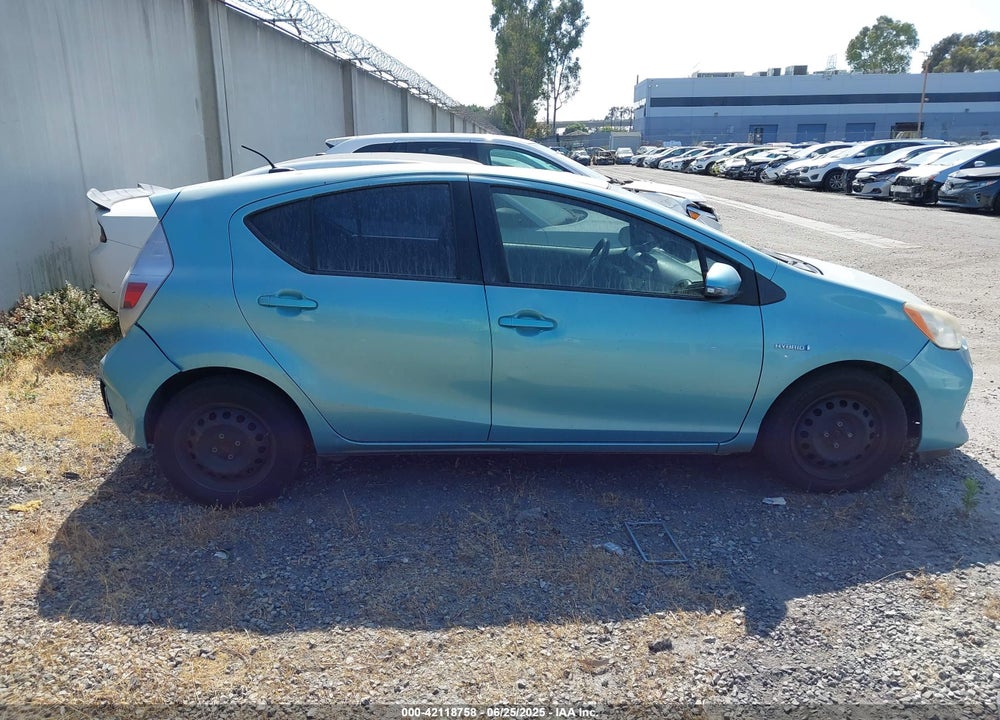 2013 TOYOTA PRIUS C THREE VIN: JTDKDTB38D1051428