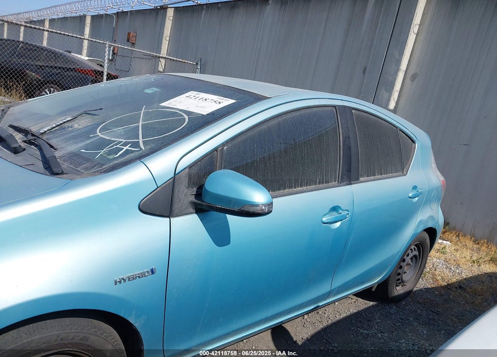 2013 TOYOTA PRIUS C THREE VIN: JTDKDTB38D1051428