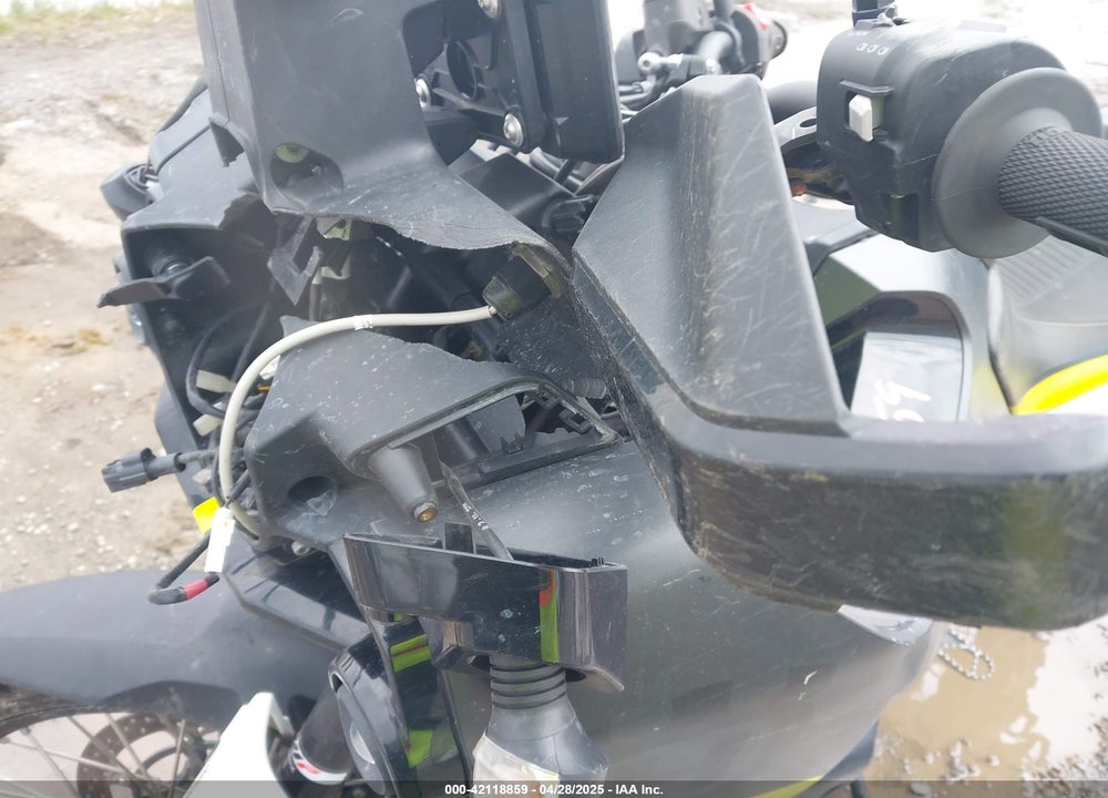 2022 HUSQVARNA NORDEN 901 VIN: VBKUN6404NM830057