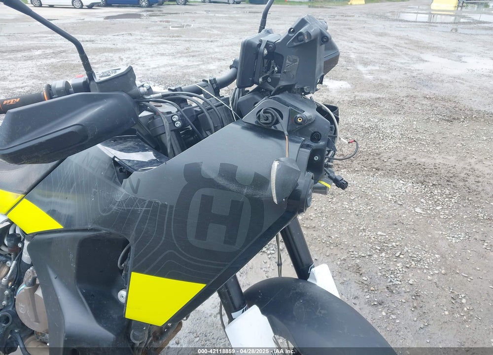 2022 HUSQVARNA NORDEN 901 VIN: VBKUN6404NM830057