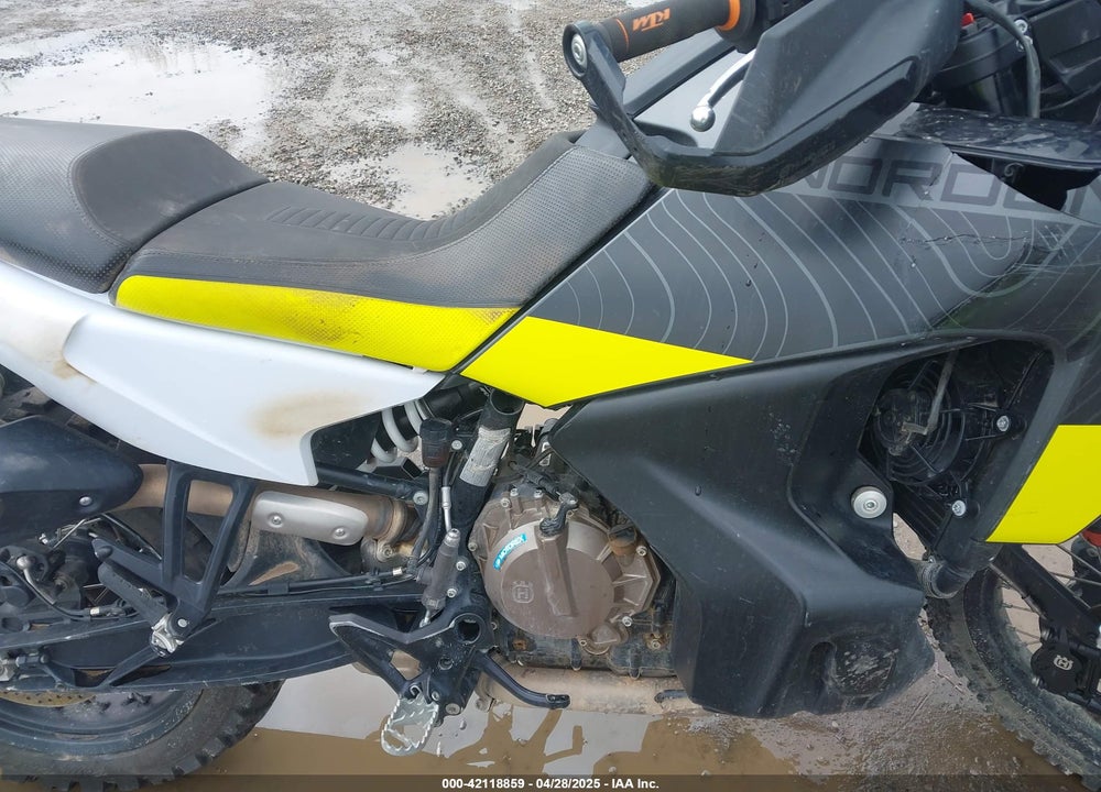 2022 HUSQVARNA NORDEN 901 VIN: VBKUN6404NM830057