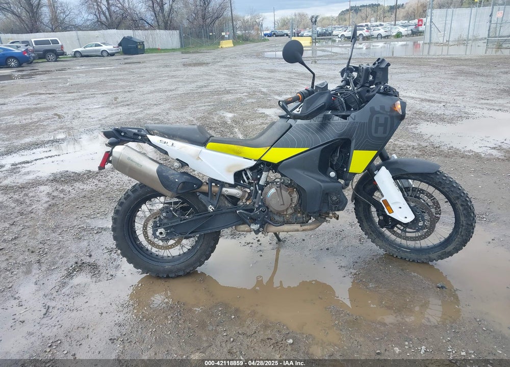 2022 HUSQVARNA NORDEN 901 VIN: VBKUN6404NM830057