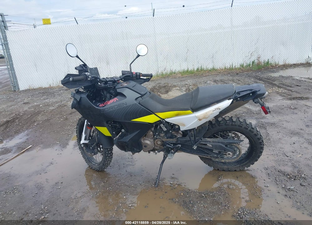 2022 HUSQVARNA NORDEN 901 VIN: VBKUN6404NM830057