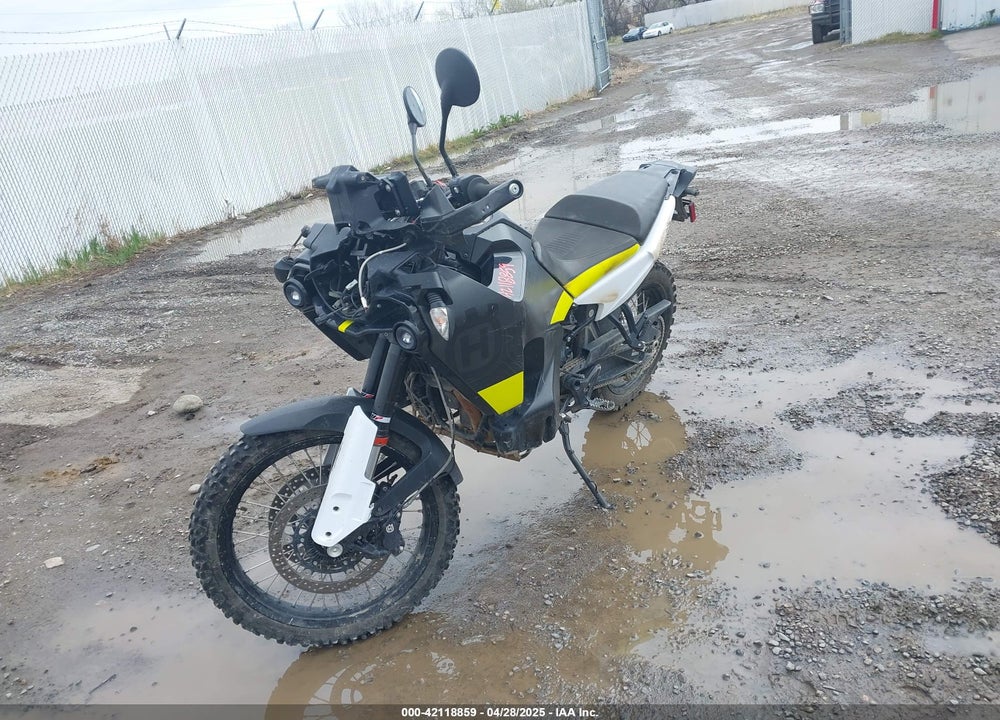 2022 HUSQVARNA NORDEN 901 VIN: VBKUN6404NM830057