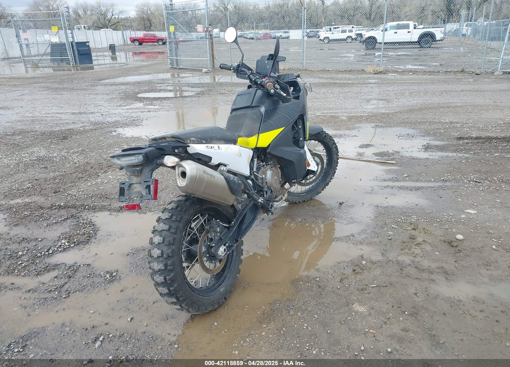 2022 HUSQVARNA NORDEN 901 VIN: VBKUN6404NM830057