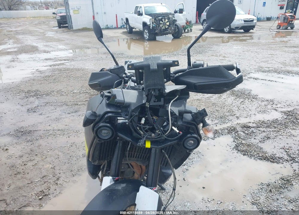 2022 HUSQVARNA NORDEN 901 VIN: VBKUN6404NM830057