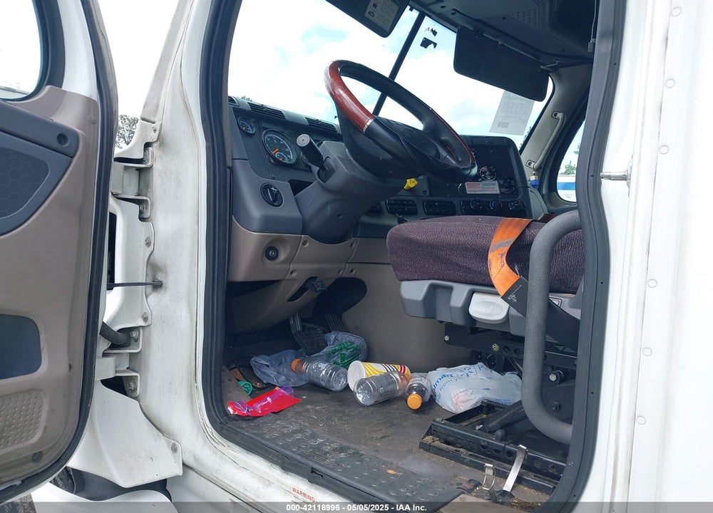 2016 FREIGHTLINER CASCADIA 125 --- VIN: 3AKJGLD53GSHJ3085