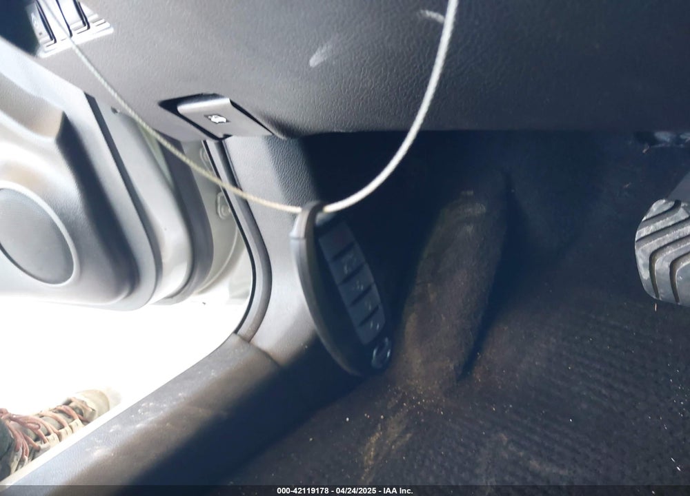 2019 NISSAN ROGUE VIN: 5N1AT2MT8KC743174