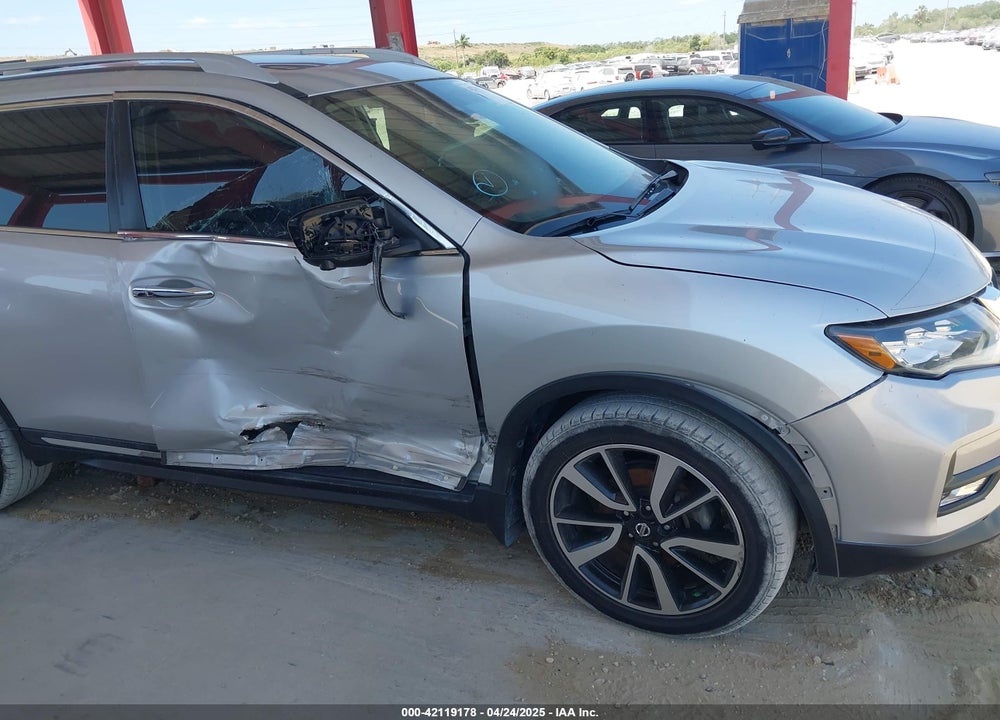 2019 NISSAN ROGUE VIN: 5N1AT2MT8KC743174