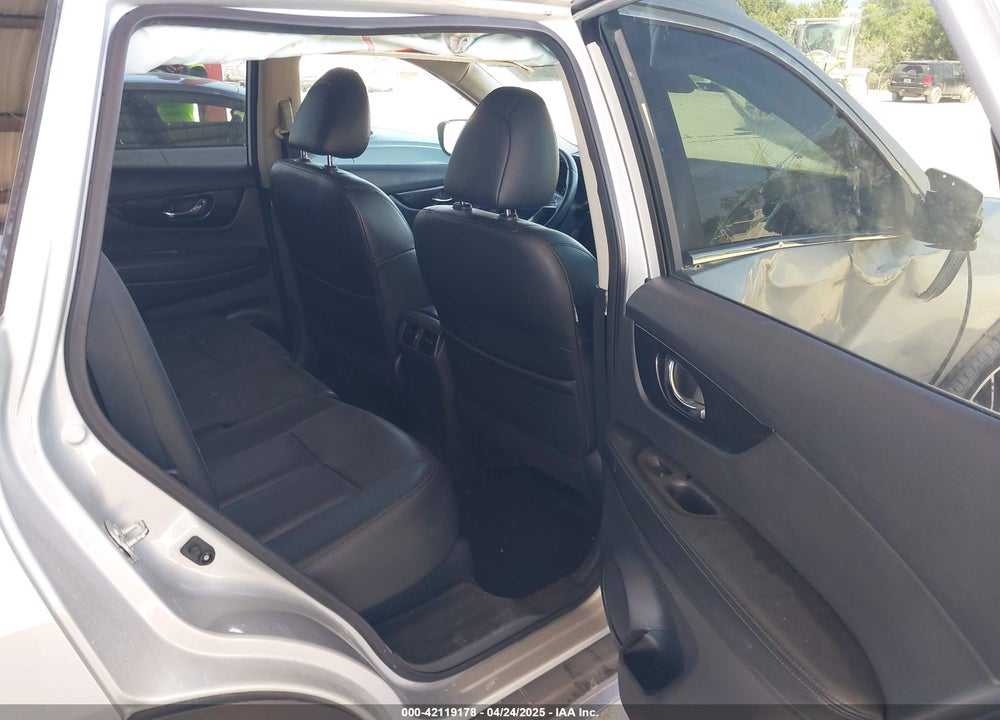 2019 NISSAN ROGUE VIN: 5N1AT2MT8KC743174