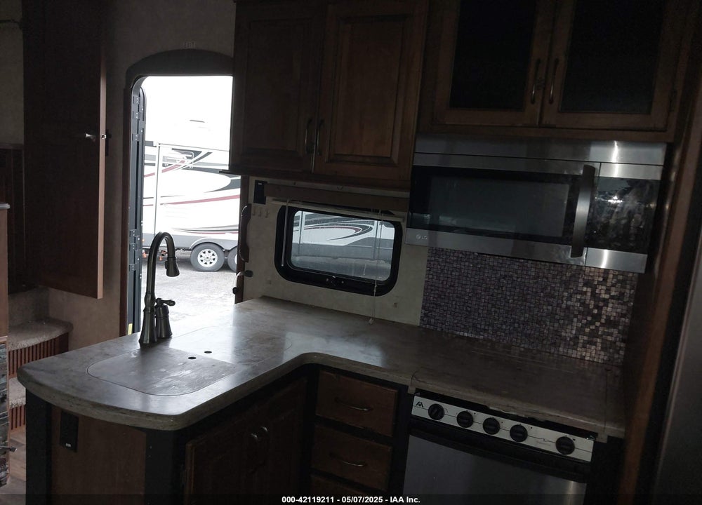 2015 KEYSTONE RAPTOR 365 LEV VIN: 4YDF36534FR801040