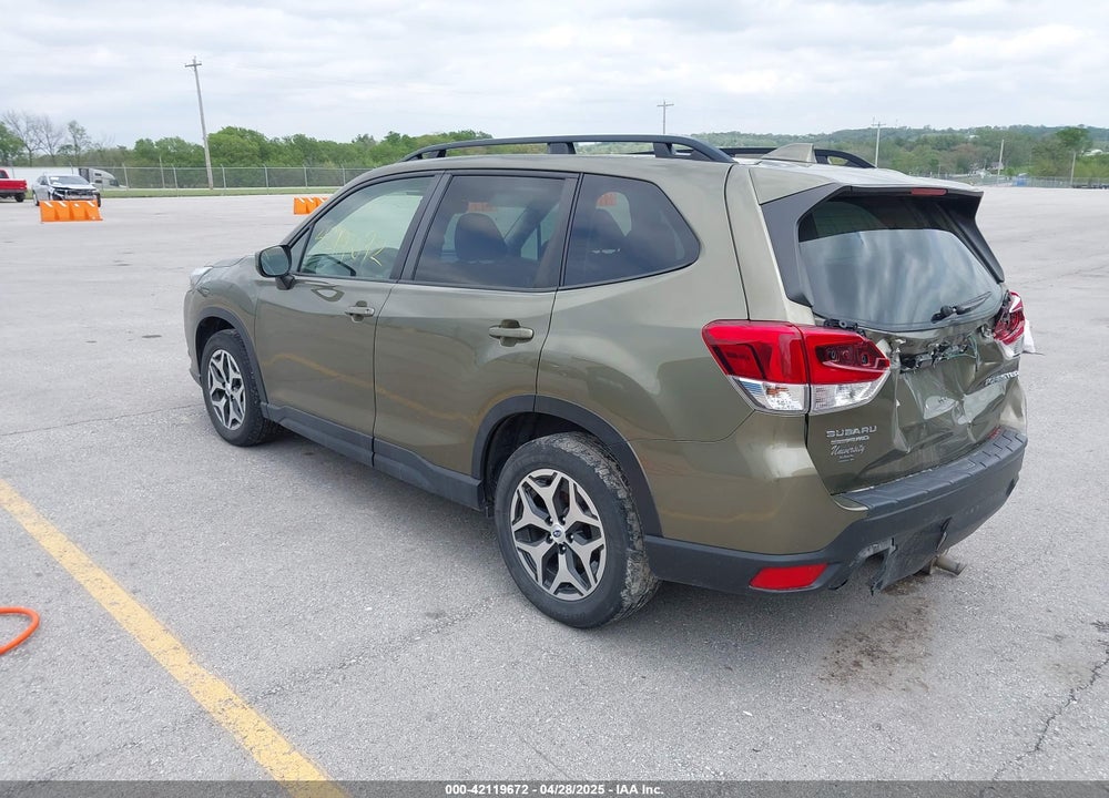 2022 SUBARU FORESTER VIN: JF2SKAEC2NH403340