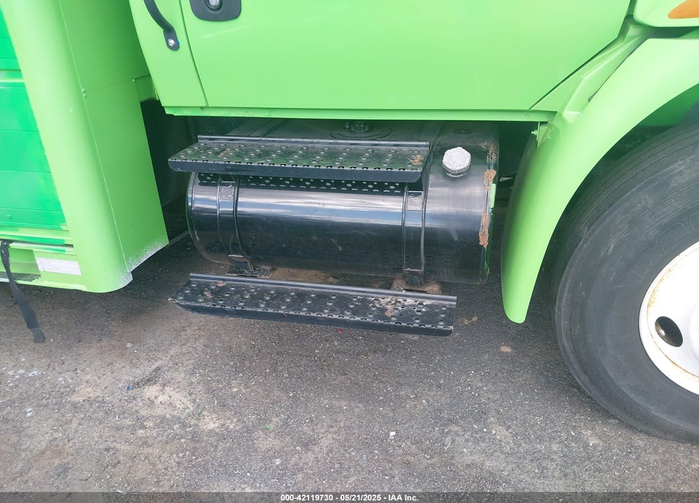 2005 INTERNATIONAL 4000 4300 VIN: 1HTMMAAN05H151244