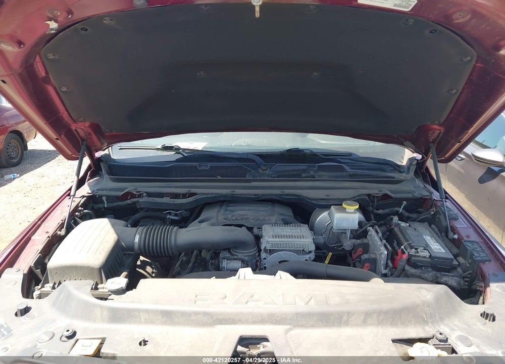 2019 RAM 1500 LAIE  4X4 5'7 BOX VIN: 1C6SRFJT0KN612643