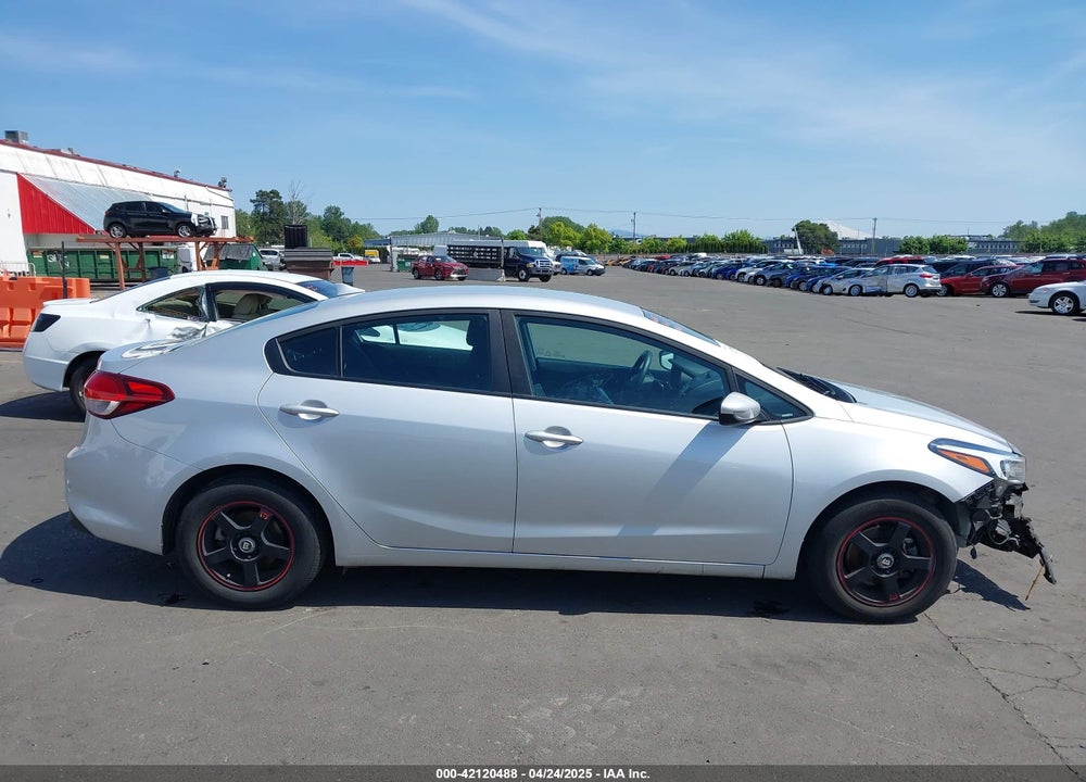 2017 KIA FORTE VIN: 3KPFK4A71HE128712