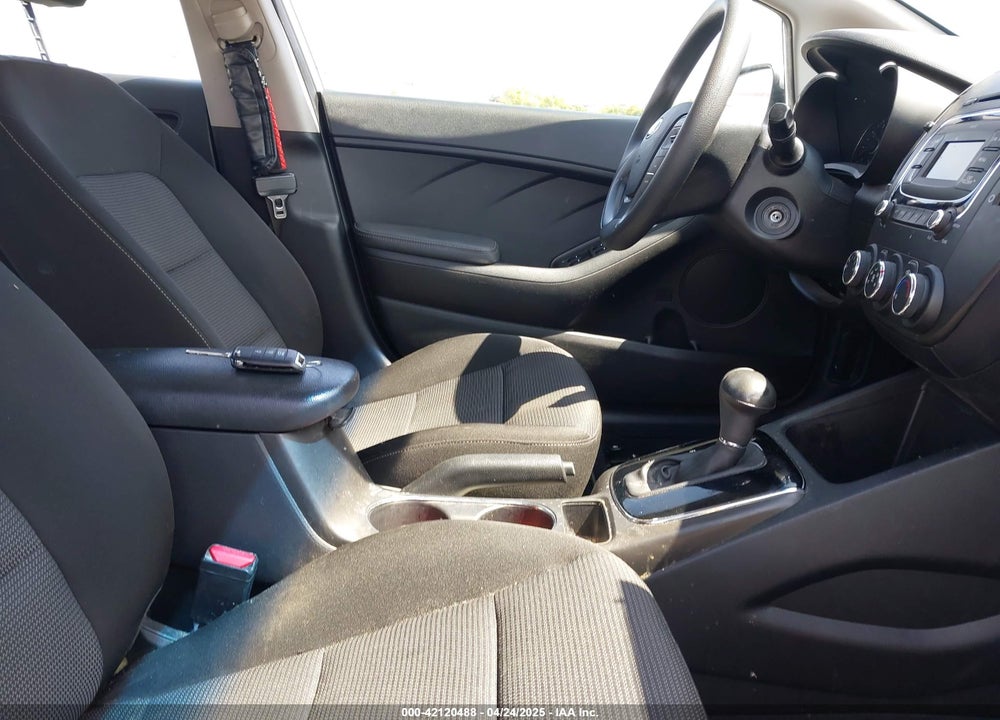 2017 KIA FORTE VIN: 3KPFK4A71HE128712