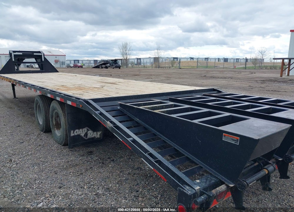2014 LOAD TRAIL 32' GOOSENECK TRAILER VIN: 4ZEGH3226E1057663