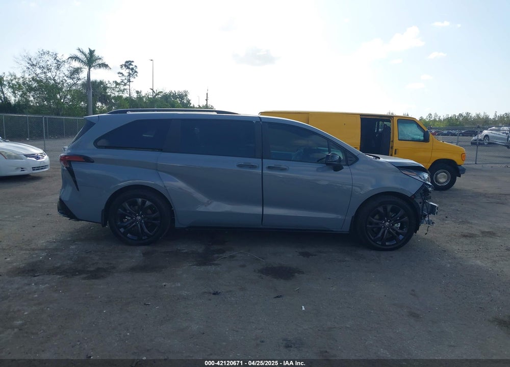 2025 TOYOTA SIENNA XSE VIN: 5TDDRKEC5SS252980
