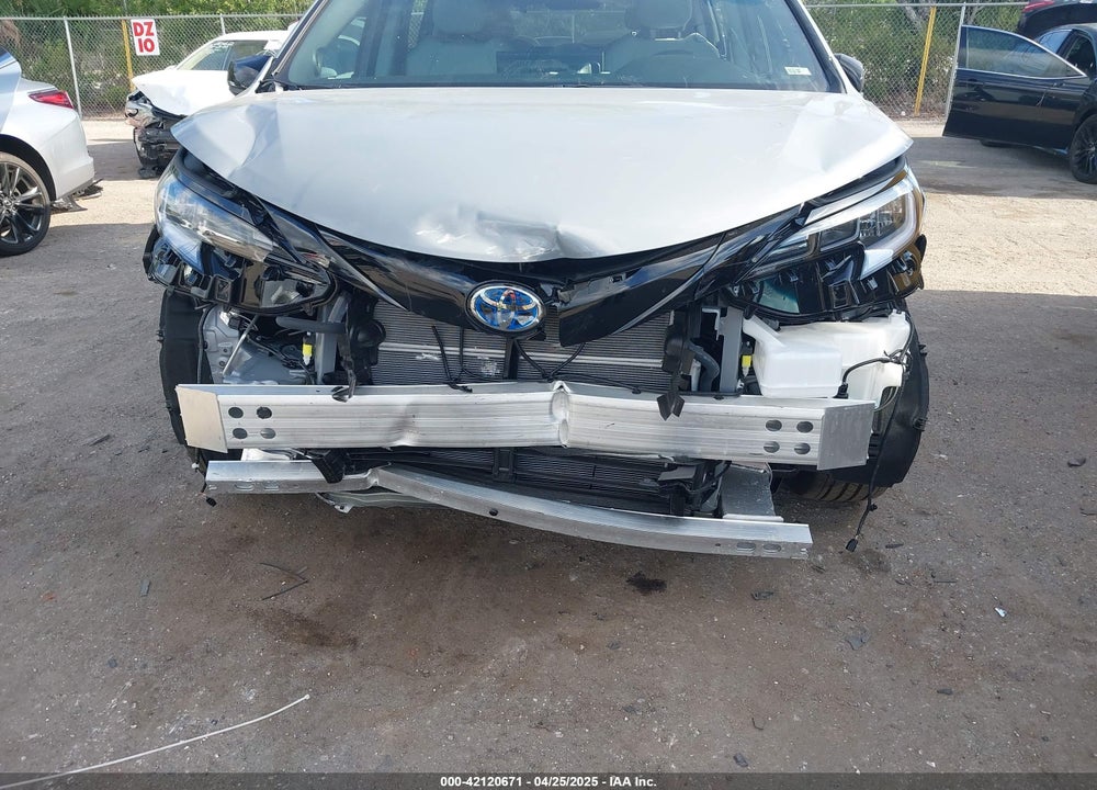 2025 TOYOTA SIENNA XSE VIN: 5TDDRKEC5SS252980