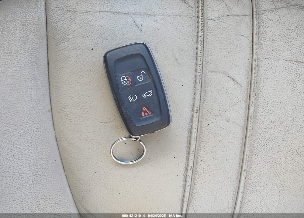 2011 LAND ROVER LR4 VIN: SALAB2D43BA569325