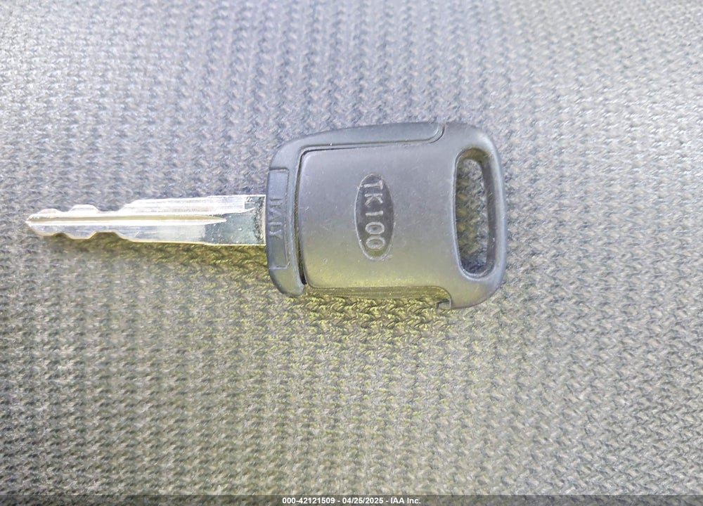 2002 FORD ESCAPE XLT VIN: 1FMYU03132KD02414