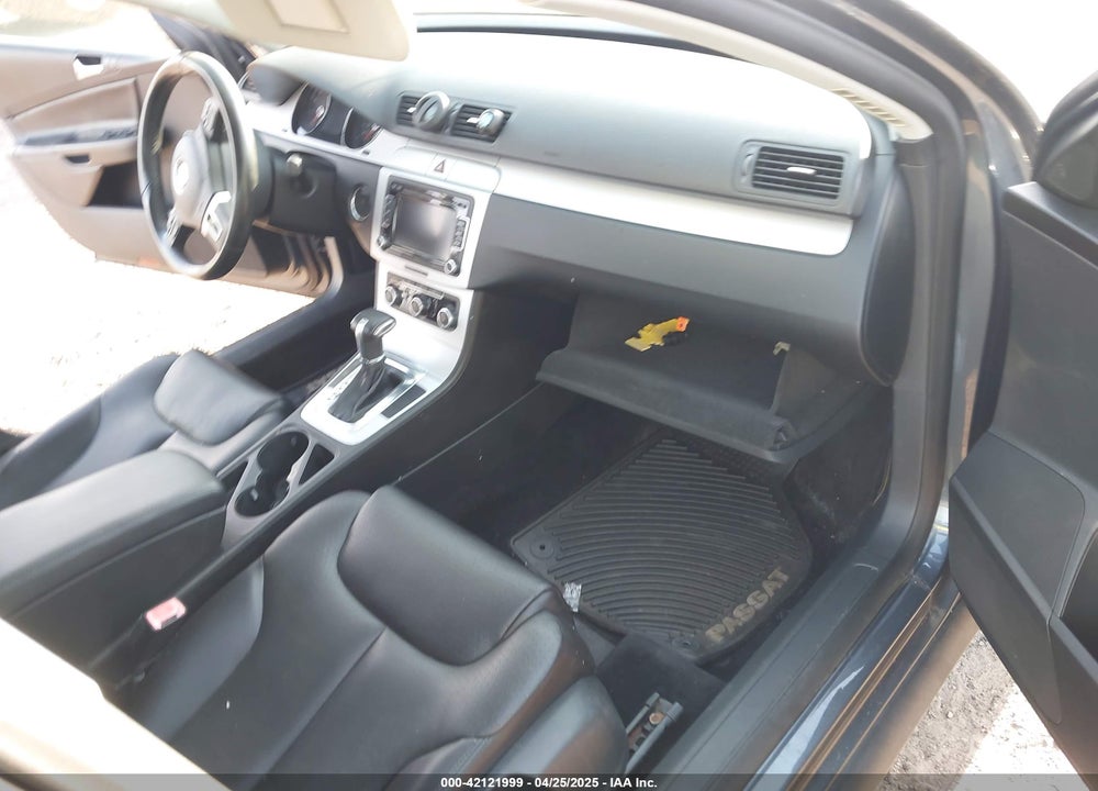 2010 VOLKSWAGEN PASSAT KOMFORT VIN: WVWJK7AN2AE162783