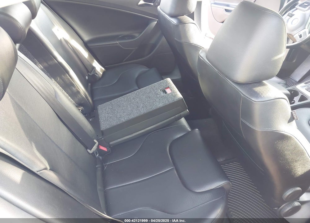 2010 VOLKSWAGEN PASSAT KOMFORT VIN: WVWJK7AN2AE162783