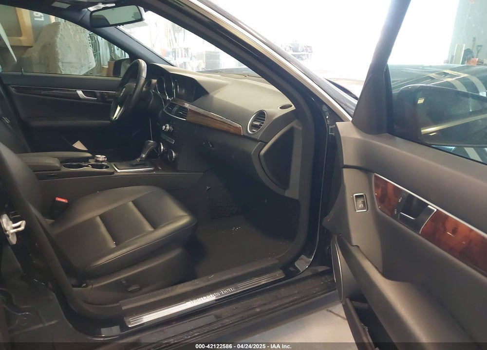 2014 MERCEDES-BENZ C CLASS VIN: WDDGF8AB8EA955616