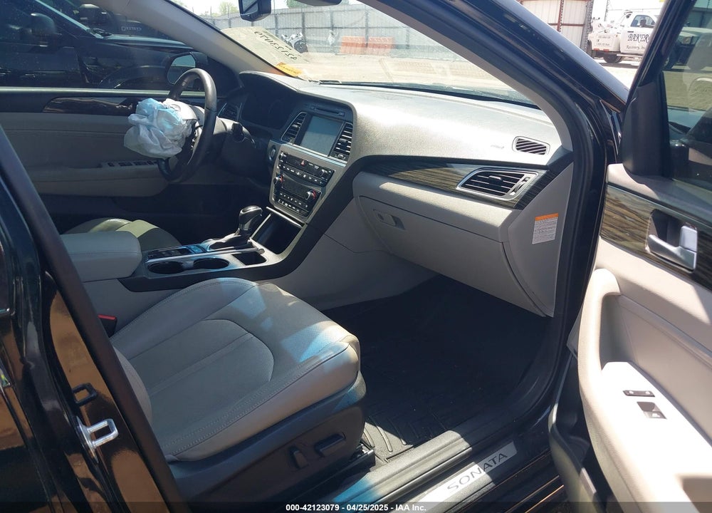 2017 HYUNDAI SONATA HYBRID VIN: KMHE34L39HA076781