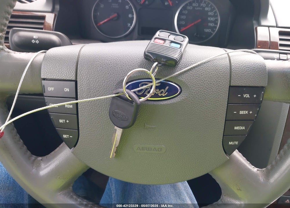 2007 FORD FIVE HUNDRED SEL VIN: 1FAHP24157G102902