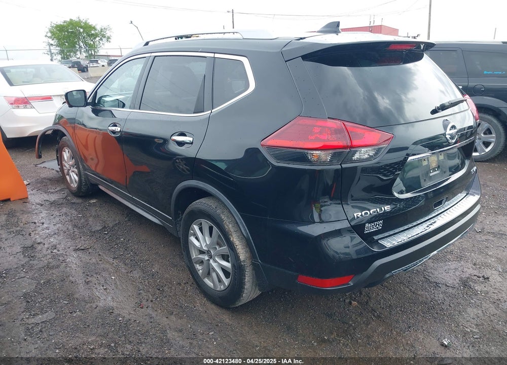 2018 NISSAN ROGUE SV VIN: JN8AT2MV7JW306600