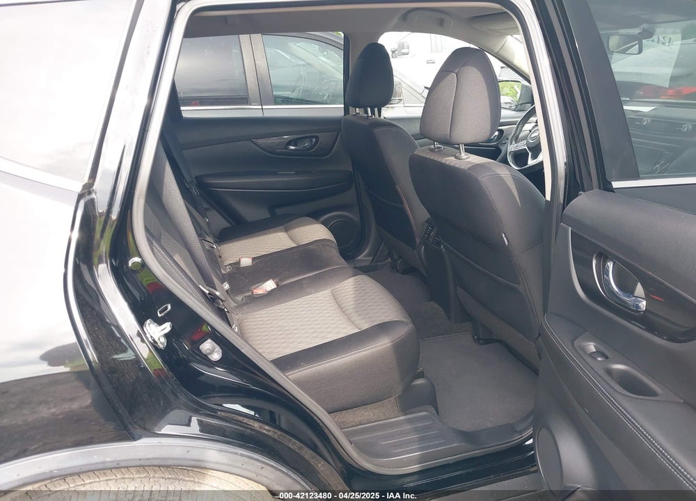 2018 NISSAN ROGUE SV VIN: JN8AT2MV7JW306600