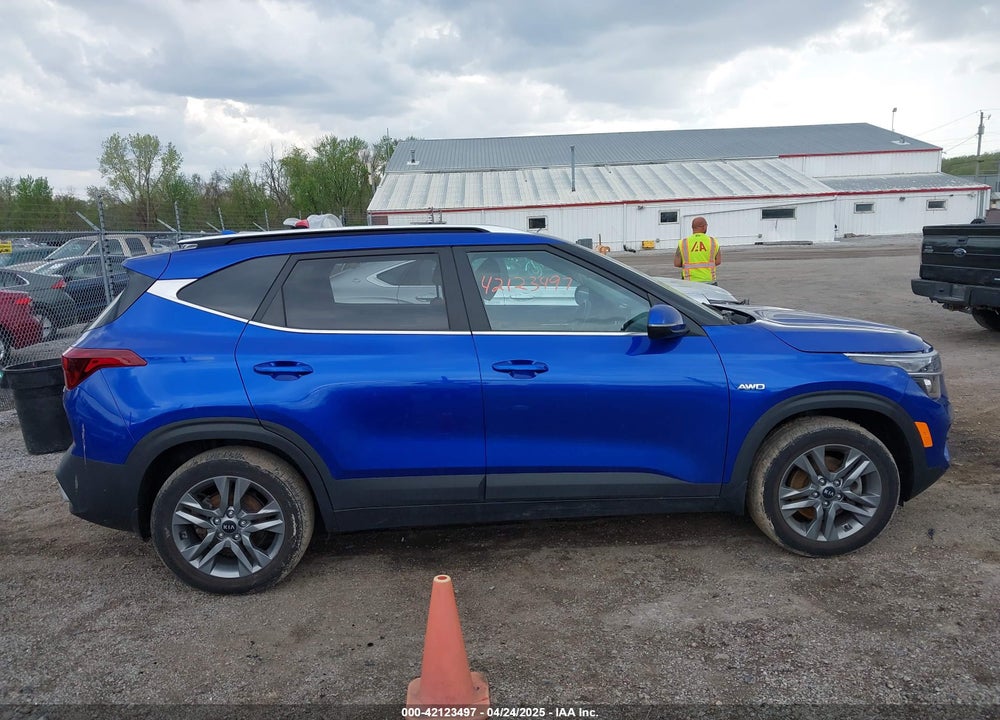 2021 KIA SELTOS VIN: KNDEUCAAXM7221587