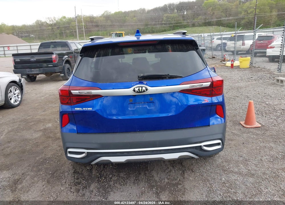 2021 KIA SELTOS VIN: KNDEUCAAXM7221587