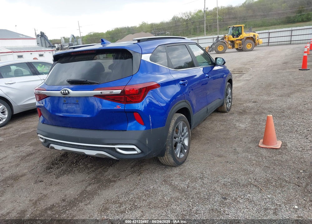 2021 KIA SELTOS VIN: KNDEUCAAXM7221587