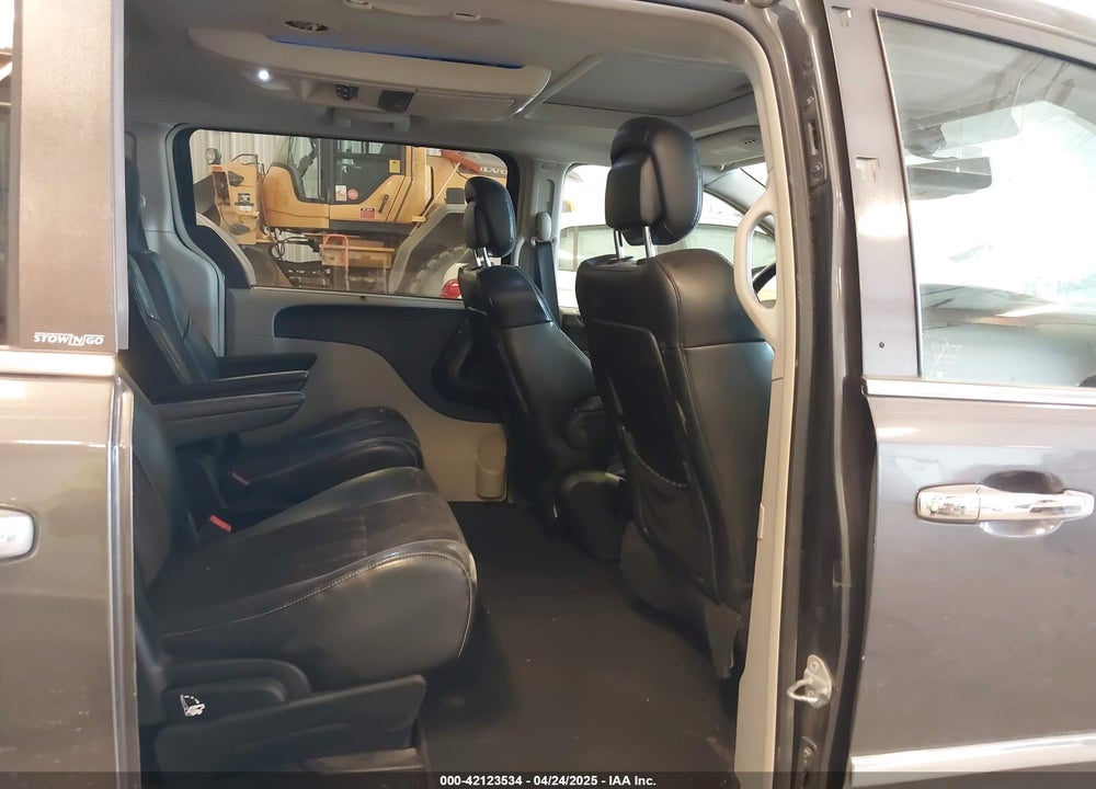 2014 CHRYSLER TOWN & COUNTRY TOURING-L 30TH ANNIVERSARY VIN: 2C4RC1CG5ER310462