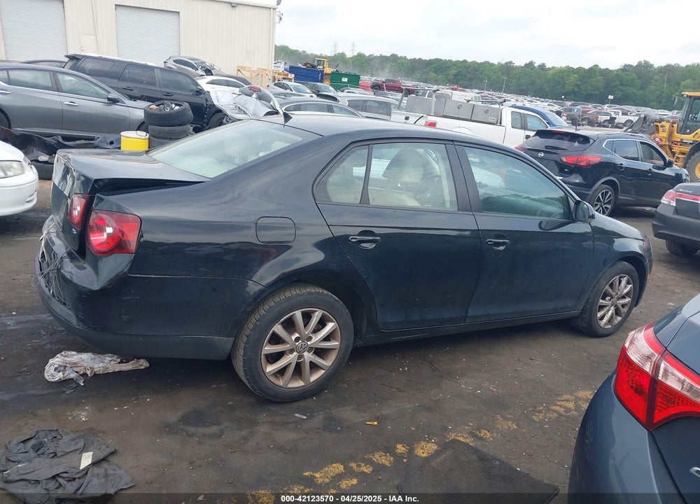 2010 VOLKSWAGEN JETTA VIN: 3VWRZ7AJ7AM162121