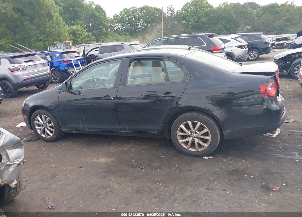 2010 VOLKSWAGEN JETTA VIN: 3VWRZ7AJ7AM162121